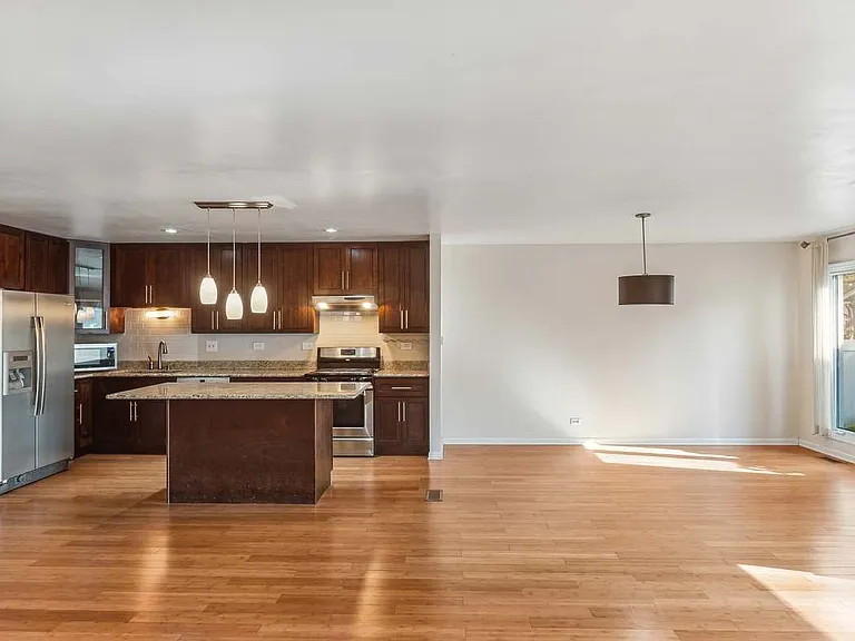 527 Winston Ln — Photo 1