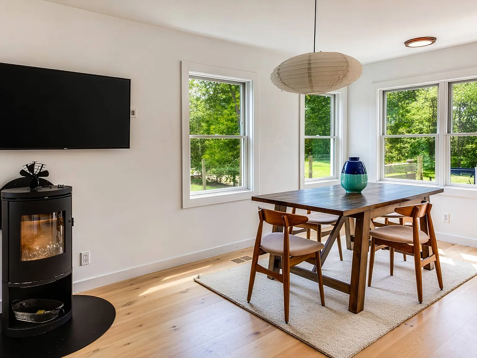 Your Hamptons Retreat Awaits — Photo 4