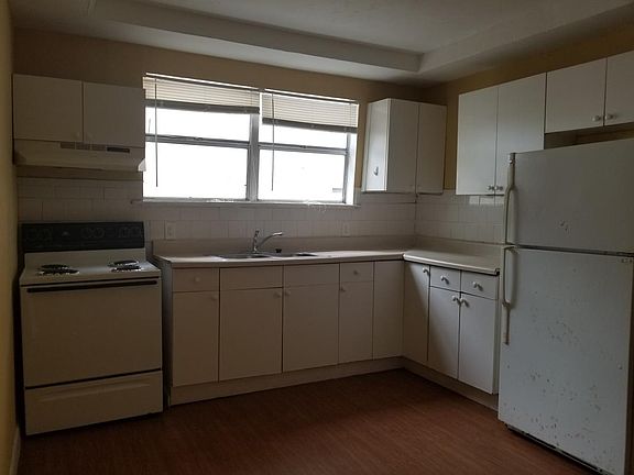 3rd image of 2504 W Lemon St