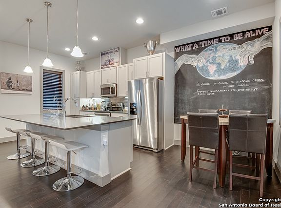 3rd image of 930 W Craig Pl #4