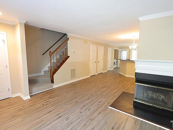 5th image of 212 Standish Dr