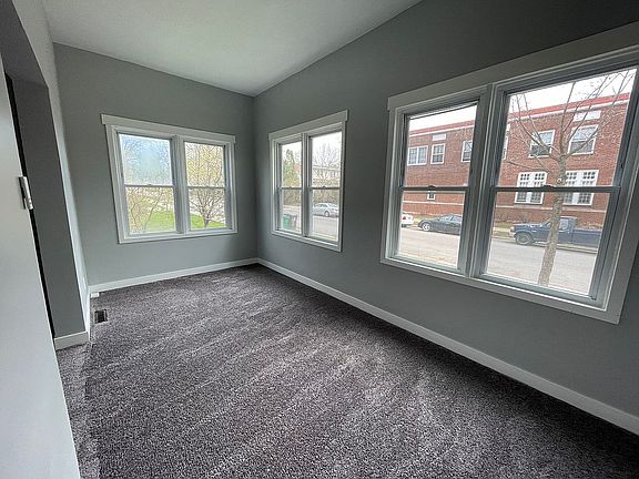 5th image of 203 20th Ave NE