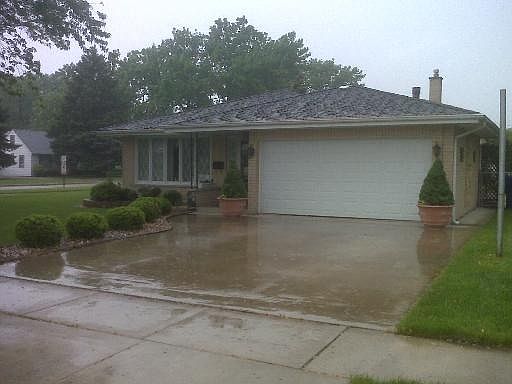 2nd image of 7234 W 73rd St