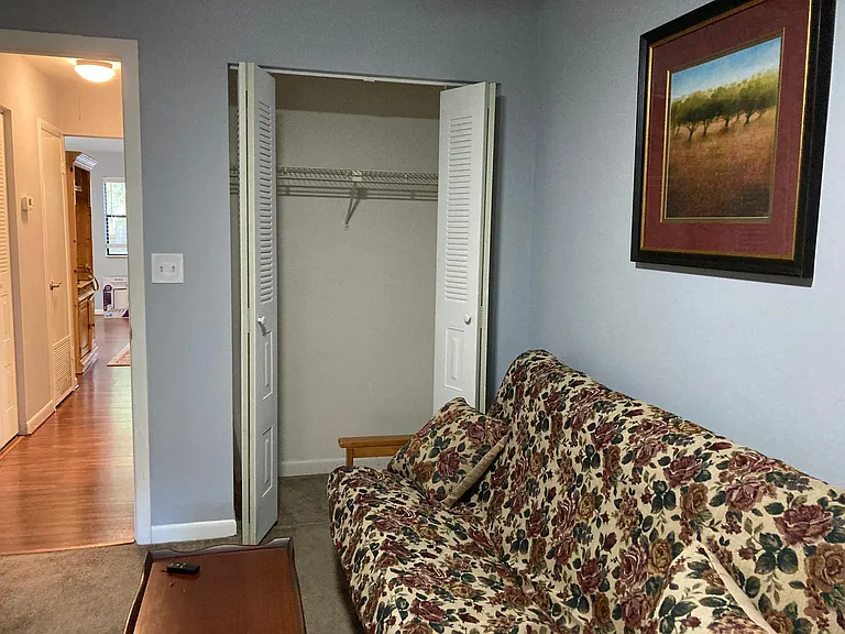 Closet bedroom 2
