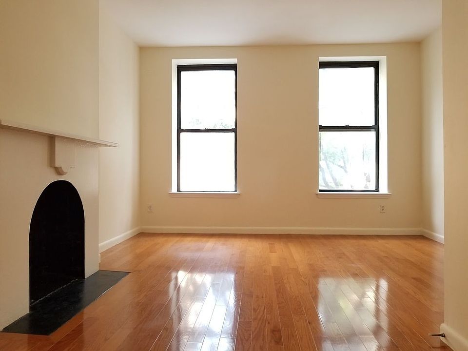 1st image of 261 1st Ave APT 4