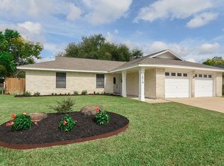 1816 Sam Houston Dr, Victoria, TX 77901