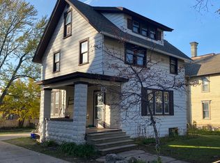 136 N James St, Waukesha, WI 53186