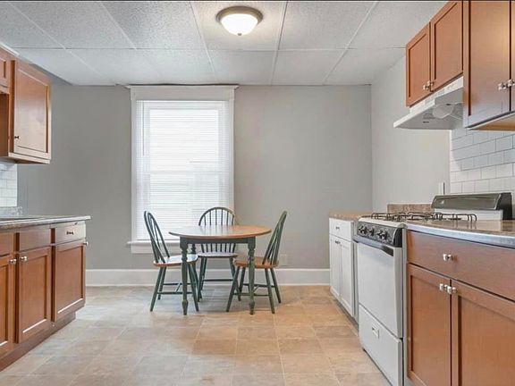 5th image of 208 S Gridley St Unit 2