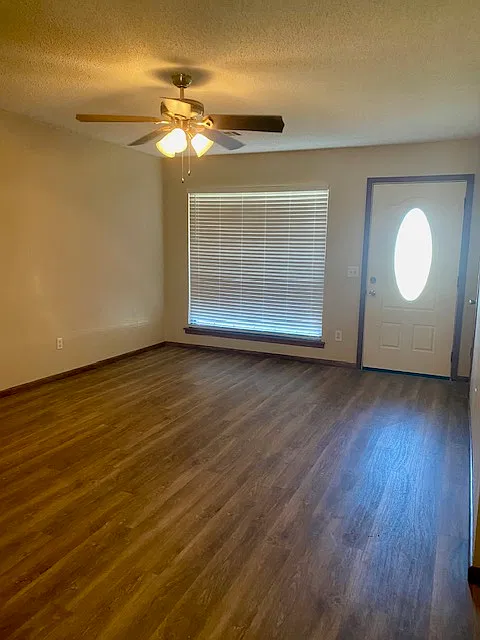3 bed, 1.5 bath, 1188 sqft, $1,295 — Photo 2
