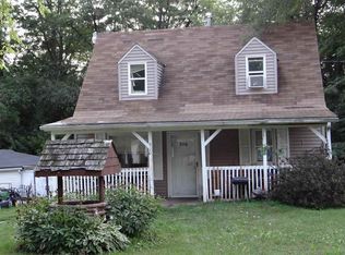 910 Willard Ave, Rockford, IL 61101
