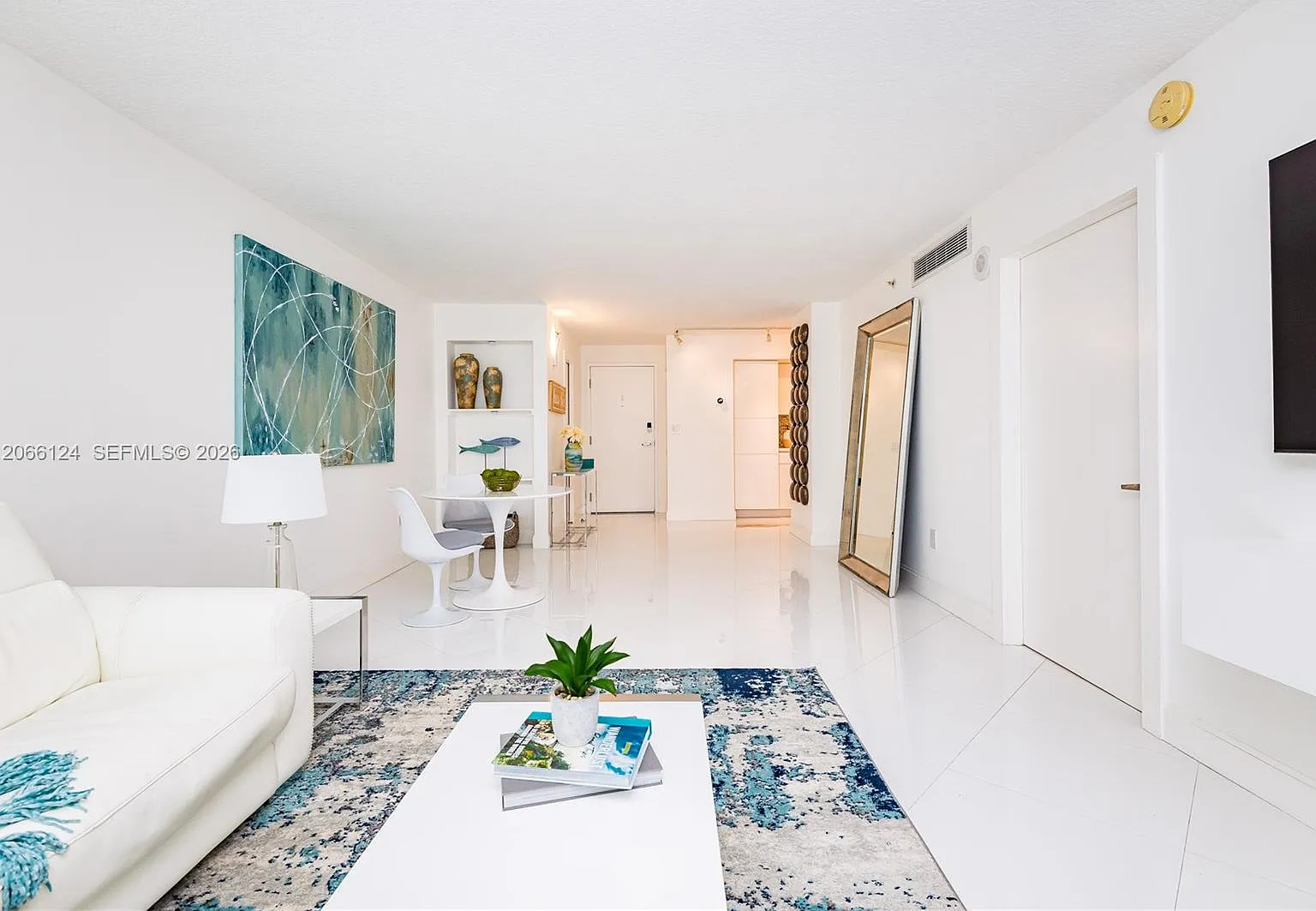 1 bed, 812 sqft, $4,500 — Photo 3