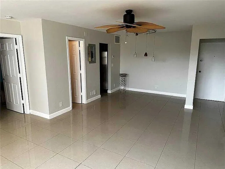 105 S Riverside Dr #303 — Photo 15