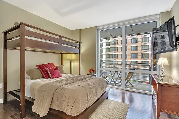 Sold by Triplemint | media 5