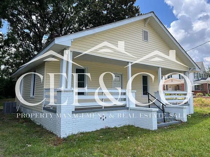 1070 Howard St — Photo 1