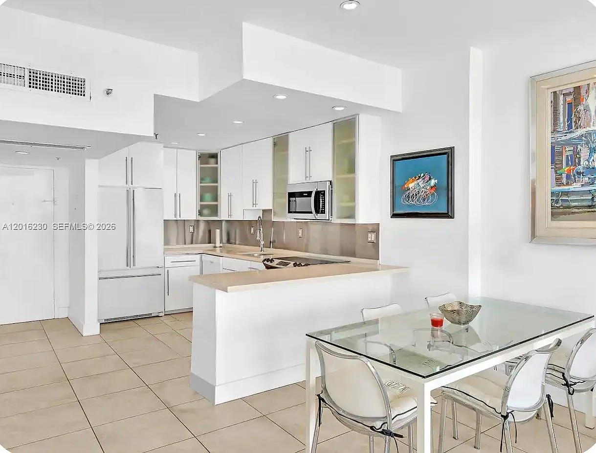 The Decoplage Condo — Photo 4