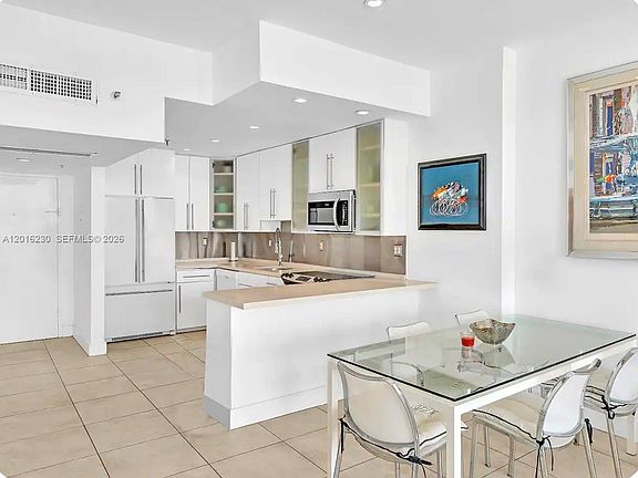 4th image of 100 Lincoln Rd #1641
