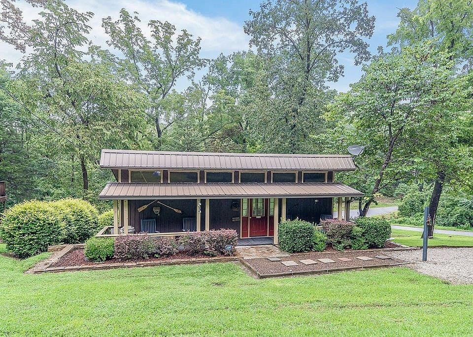 1st image of 20438 Valley Dr