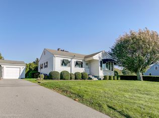 76 Valley Rd, Middletown, RI 02842