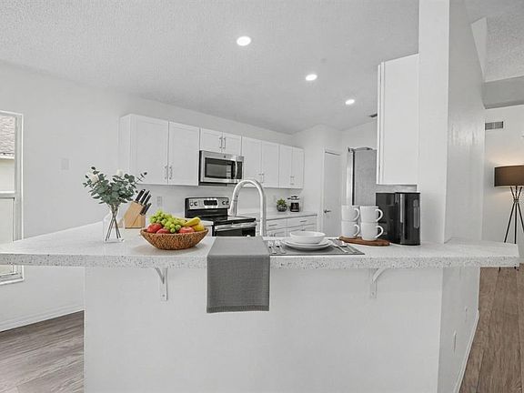 5th image of 419 SAINT ANNS DRIVE