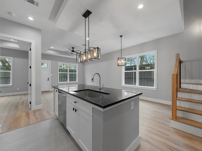 2806 Chicago St — Photo 32
