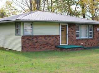 210 Swimming Pool Rd, Hampton, TN 37658