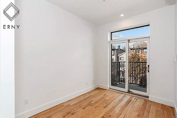 1st image of 18 Pulaski St APT 3C