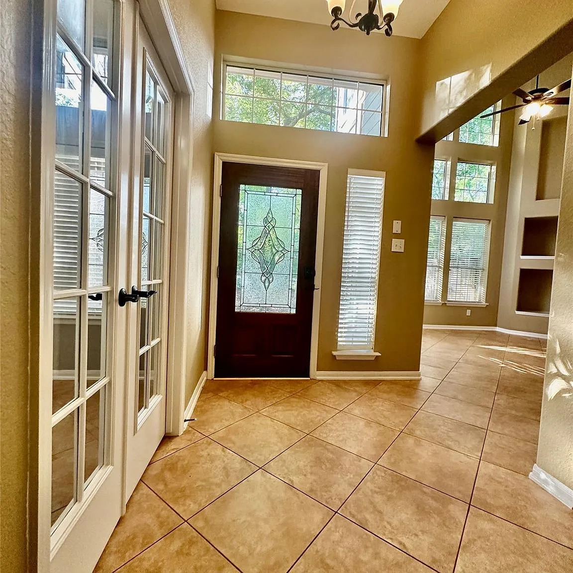 3 bed, 2.5 bath, 2333 sqft, $3,250 — Photo 3