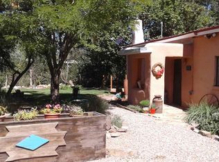 28 Archuleta Rd, Ranchos De Taos, NM 87557