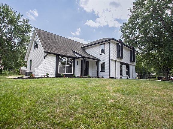 3rd image of 8169 NW Twin Oaks Dr
