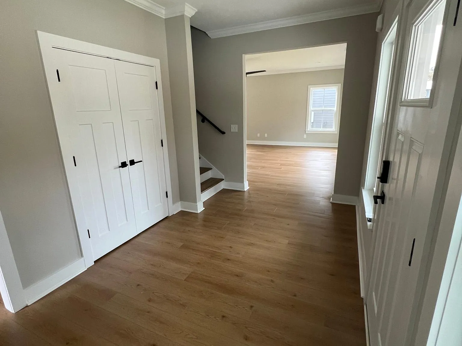 3 bed, 2.5 bath, 2015 sqft, $2,250 — Photo 2