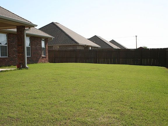 3rd image of 1208 Hershel Dr