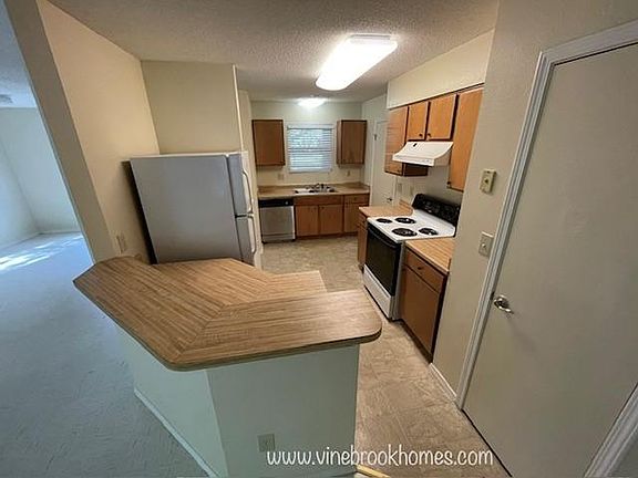 4th image of 106 Pembroke Ct