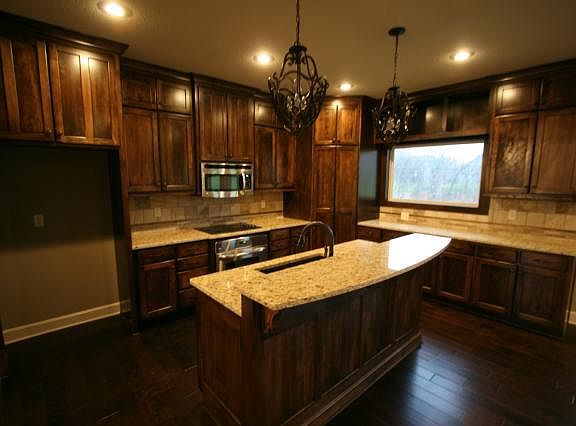 5th image of 15098 Cherry Ct