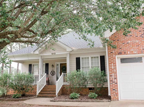 1013 Mountain Laurel Dr, Raleigh, NC 27603