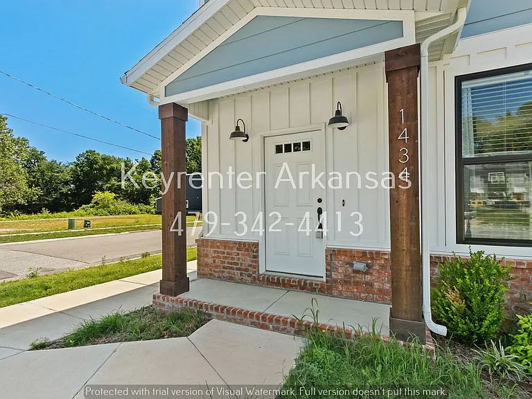 1434 N Oakland Ave — Photo 4