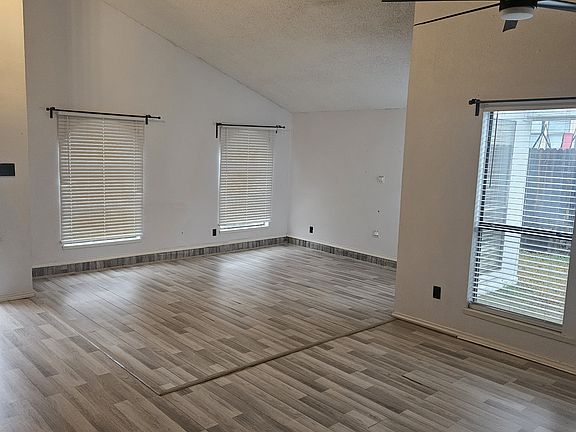 4th image of 3703 Fort Hunt Dr