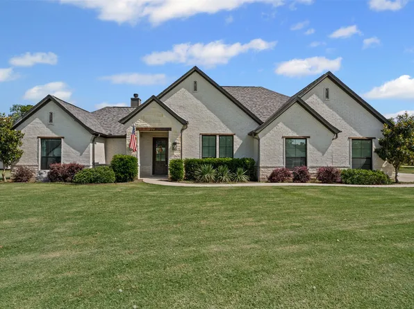 305 Scenic Creek Ct, Azle, TX 76020