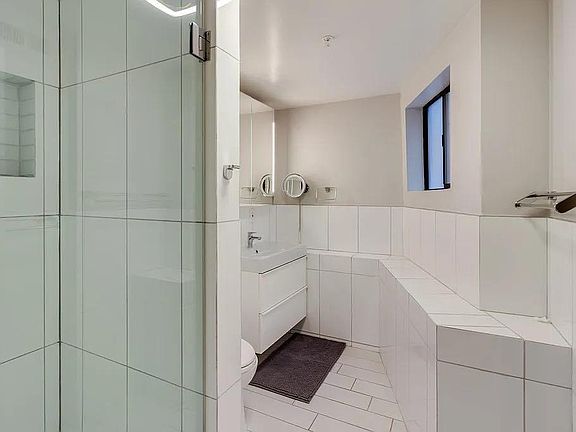 4th image of 614A Natoma St
