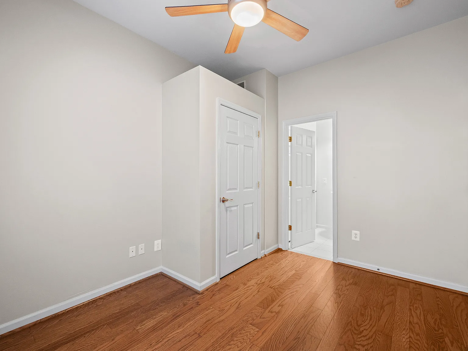 3 bed, 3.5 bath, 2225 sqft, $3,000 — Photo 3