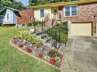 8416 Roseborough Rd, Louisville, KY 40228