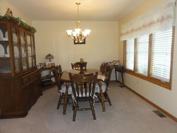 3rd image of 593 Somerset Ln #593