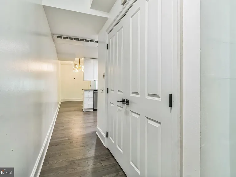 1750 16th St NW #13 — Photo 9