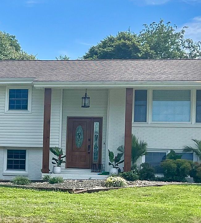 2nd image of 490 Meadowcrest Dr