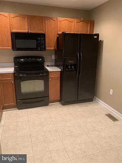 3 bed, 3.5 bath, 1620 sqft, $1,800 — Photo 4