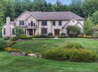 8220 Woodberry Blvd, Chagrin Falls, OH 44023