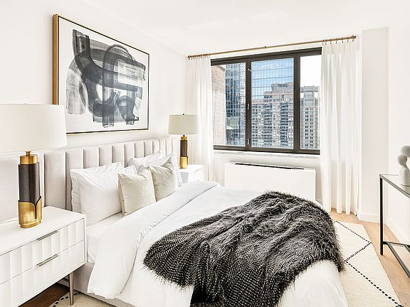4th image of 235 W 56th St APT 17L