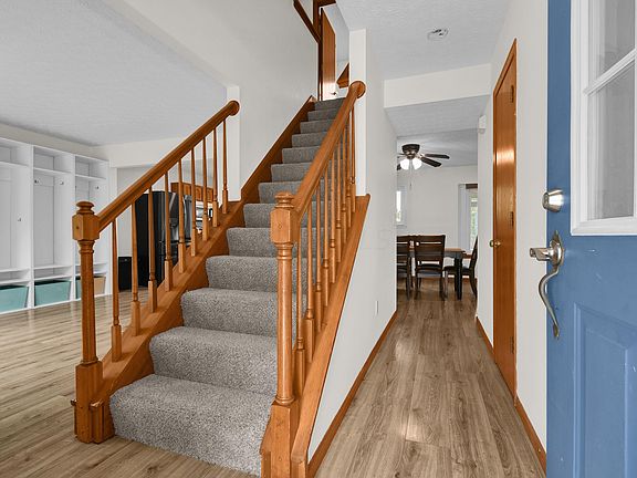 3rd image of 1006 Lateglow Ct