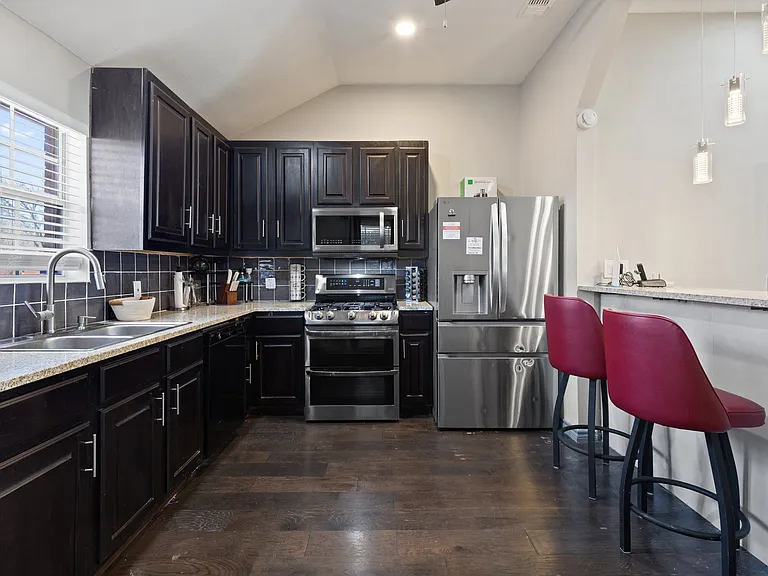1047 Eldorado Ave — Photo 10