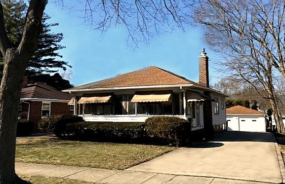1st image of 918 W William St