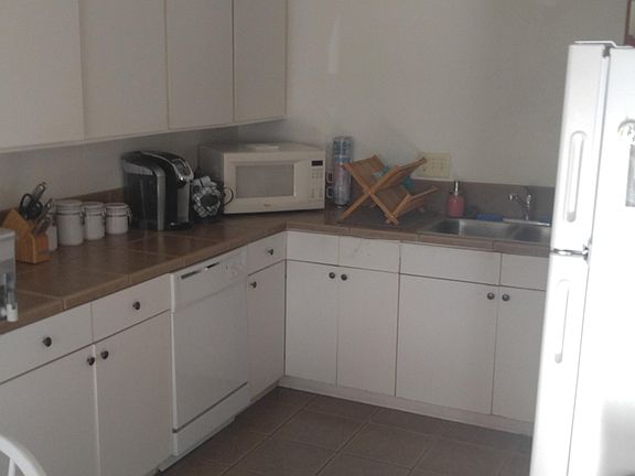 5th image of 1054 S Magnolia Ave